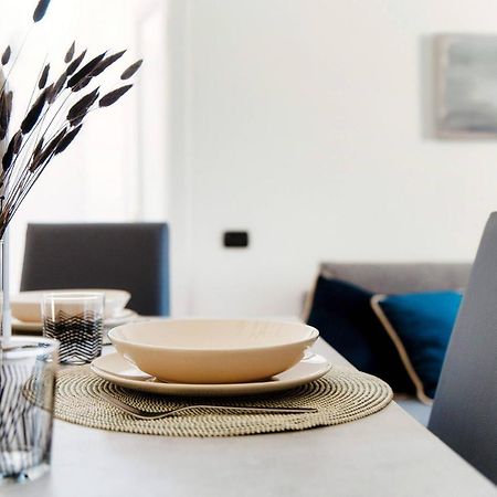 Shades Of Lake - Blue Apartment Como Exterior photo